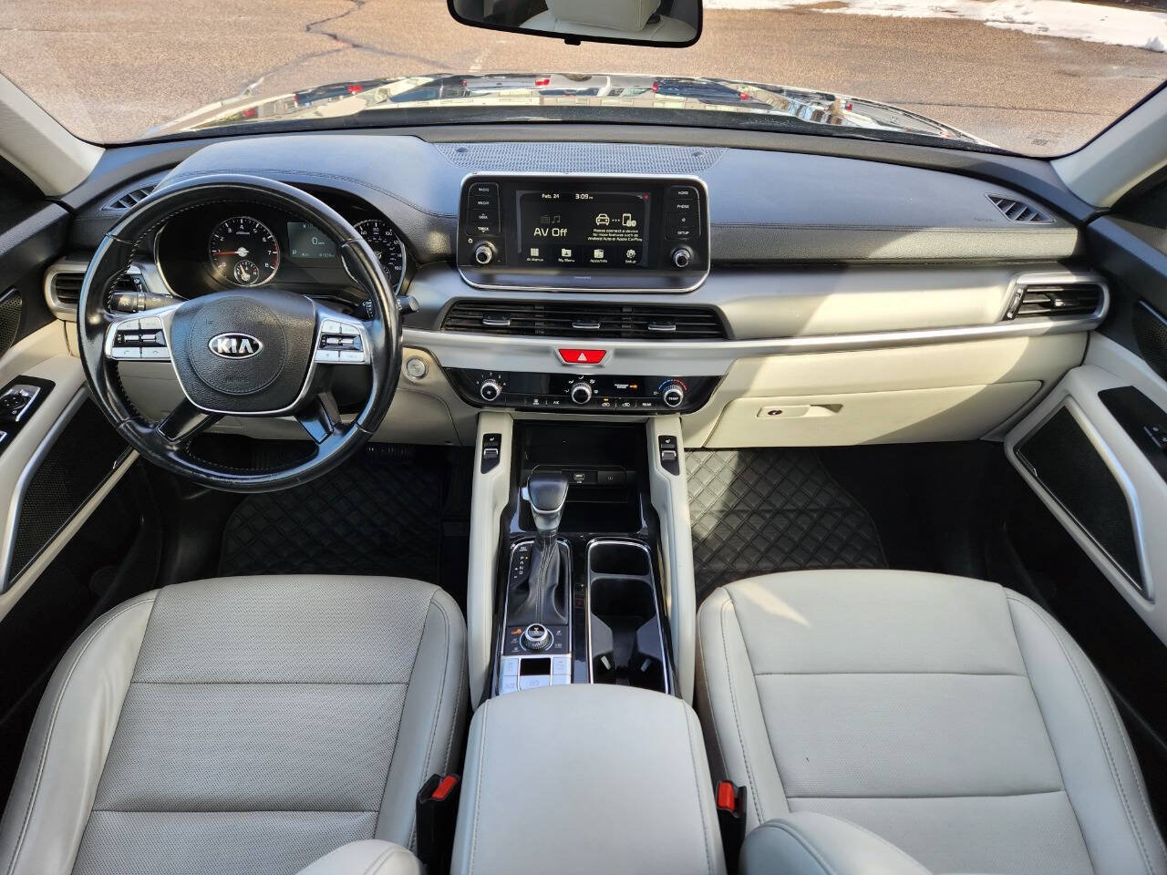 Used 2020 Kia Telluride S w/ S 8 Passenger Seating Package AWD/4WD image 3