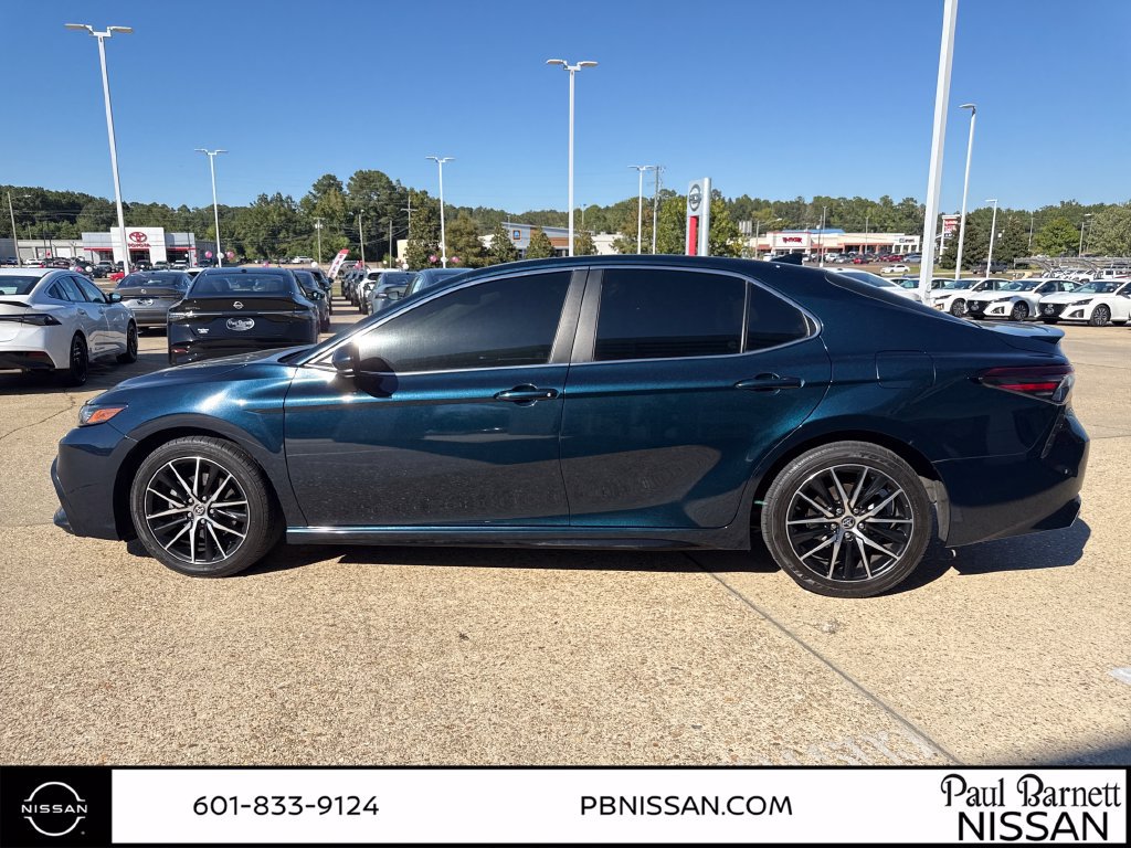 Used 2021 Toyota Camry SE FWD image 11