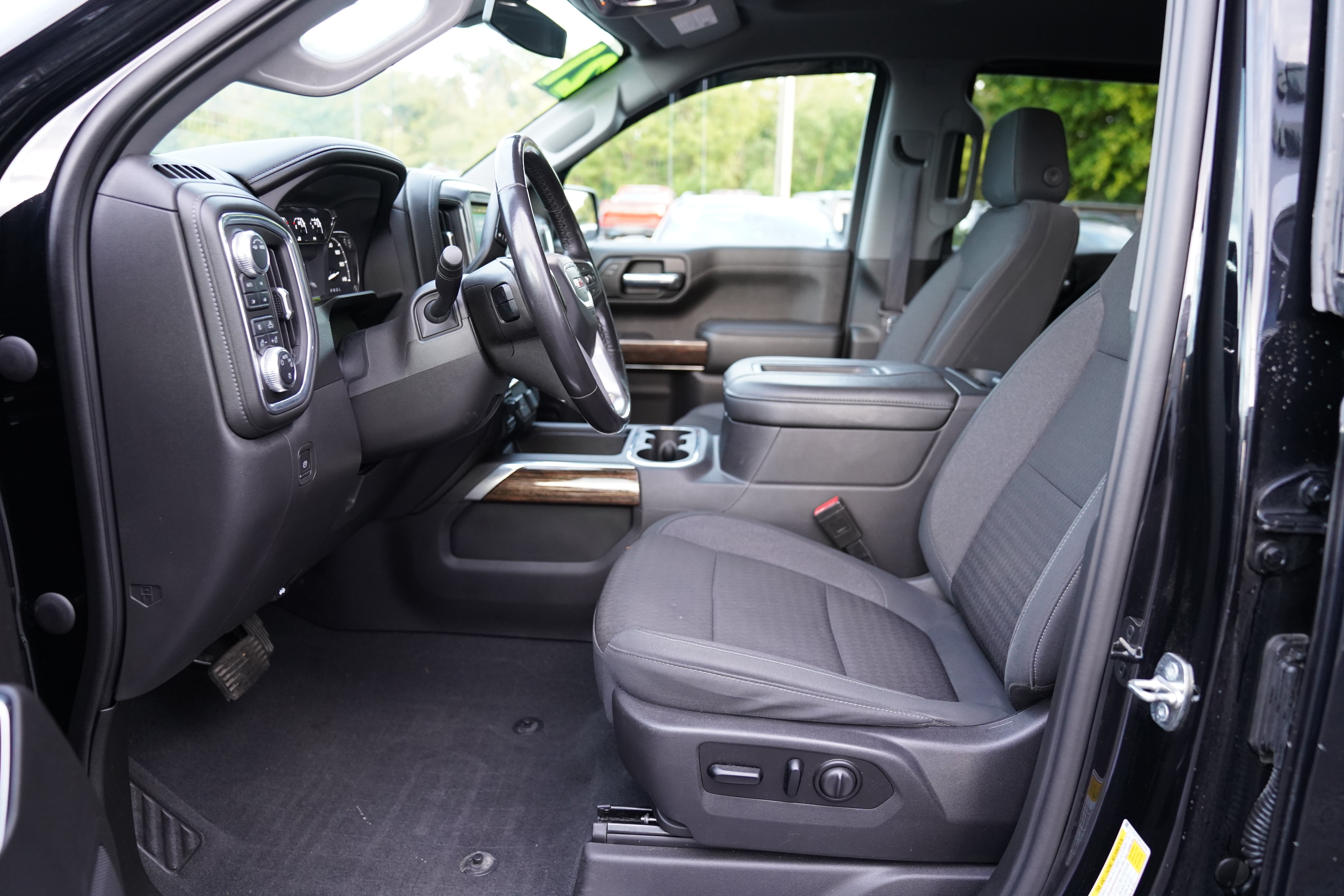 Used 2021 GMC Sierra 1500 Elevation w/ X31 Off-Road Package AWD/4WD image 4