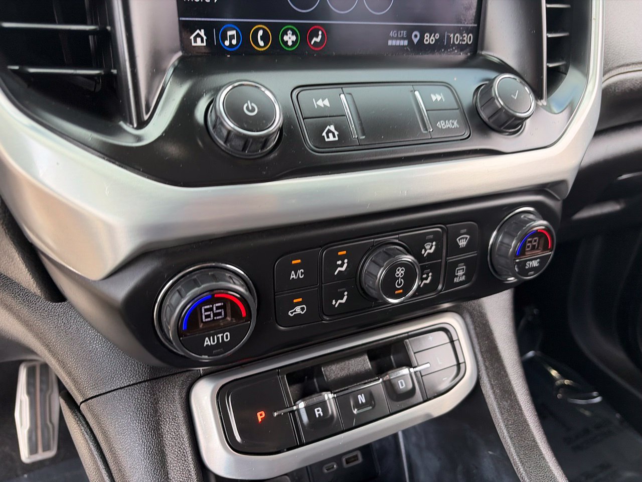 Used 2021 GMC Acadia SLE w/ Driver Convenience Package FWD image 24
