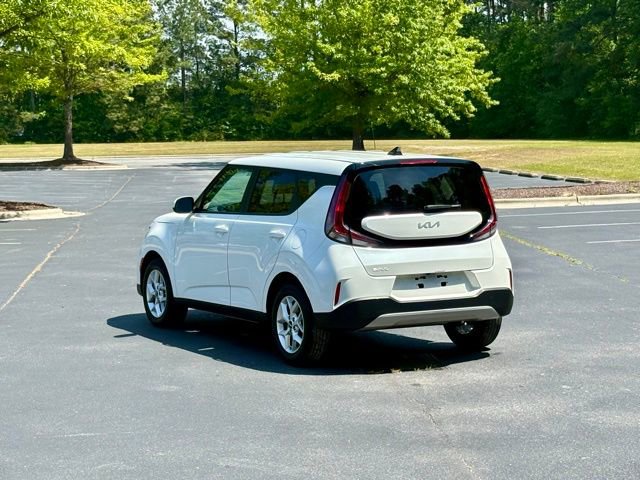 Used 2025 Kia Soul LX w/ LX Technology Package image 5