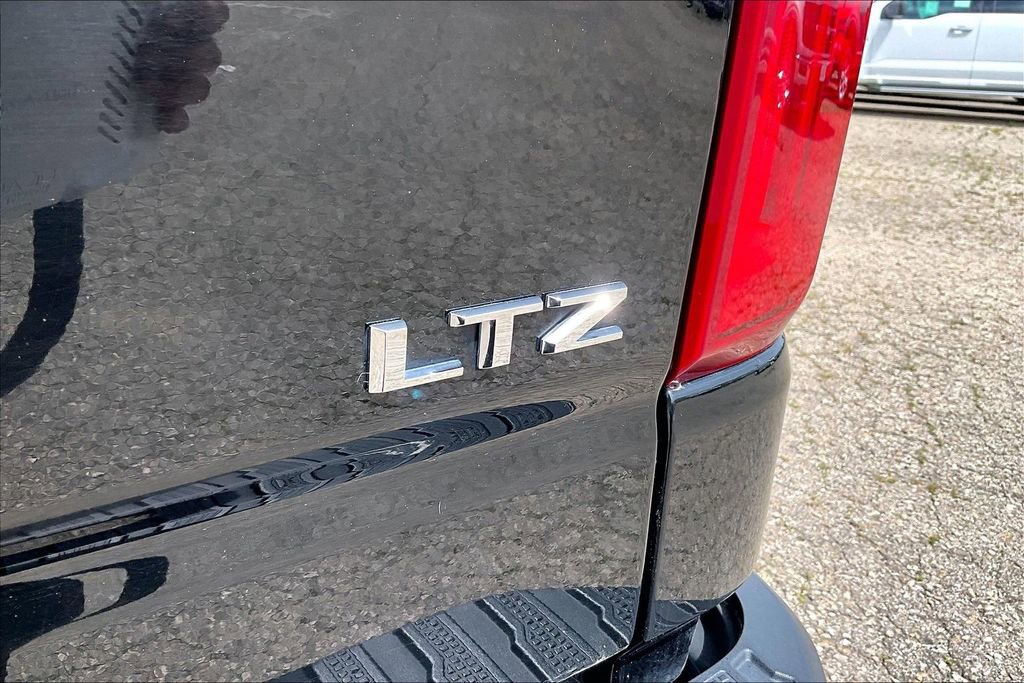 Used 2022 Chevrolet Silverado 1500 LTZ w/ LTZ Premium Package AWD/4WD image 8