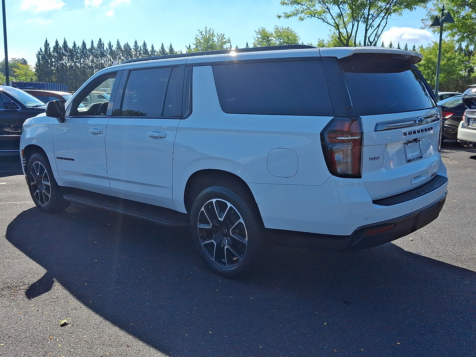 Used 2021 Chevrolet Suburban RST w/ Luxury Package AWD/4WD image 4