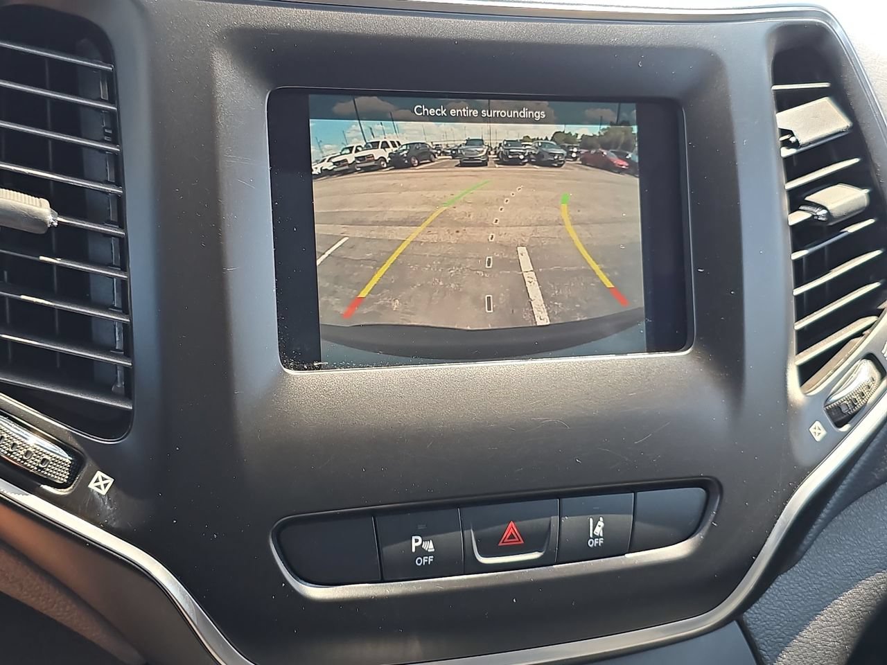 Used 2021 Jeep Cherokee Latitude Plus FWD image 17