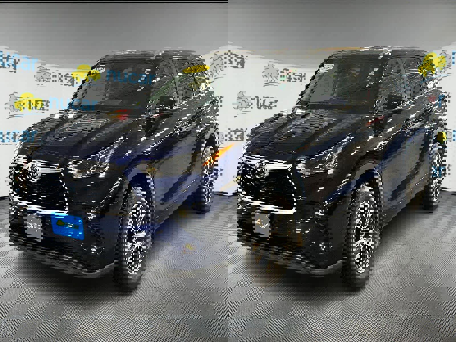 Used 2024 Toyota Highlander XLE image 3