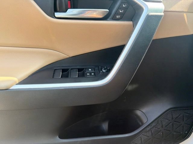 Used 2020 Toyota RAV4 XLE Premium AWD/4WD image 28
