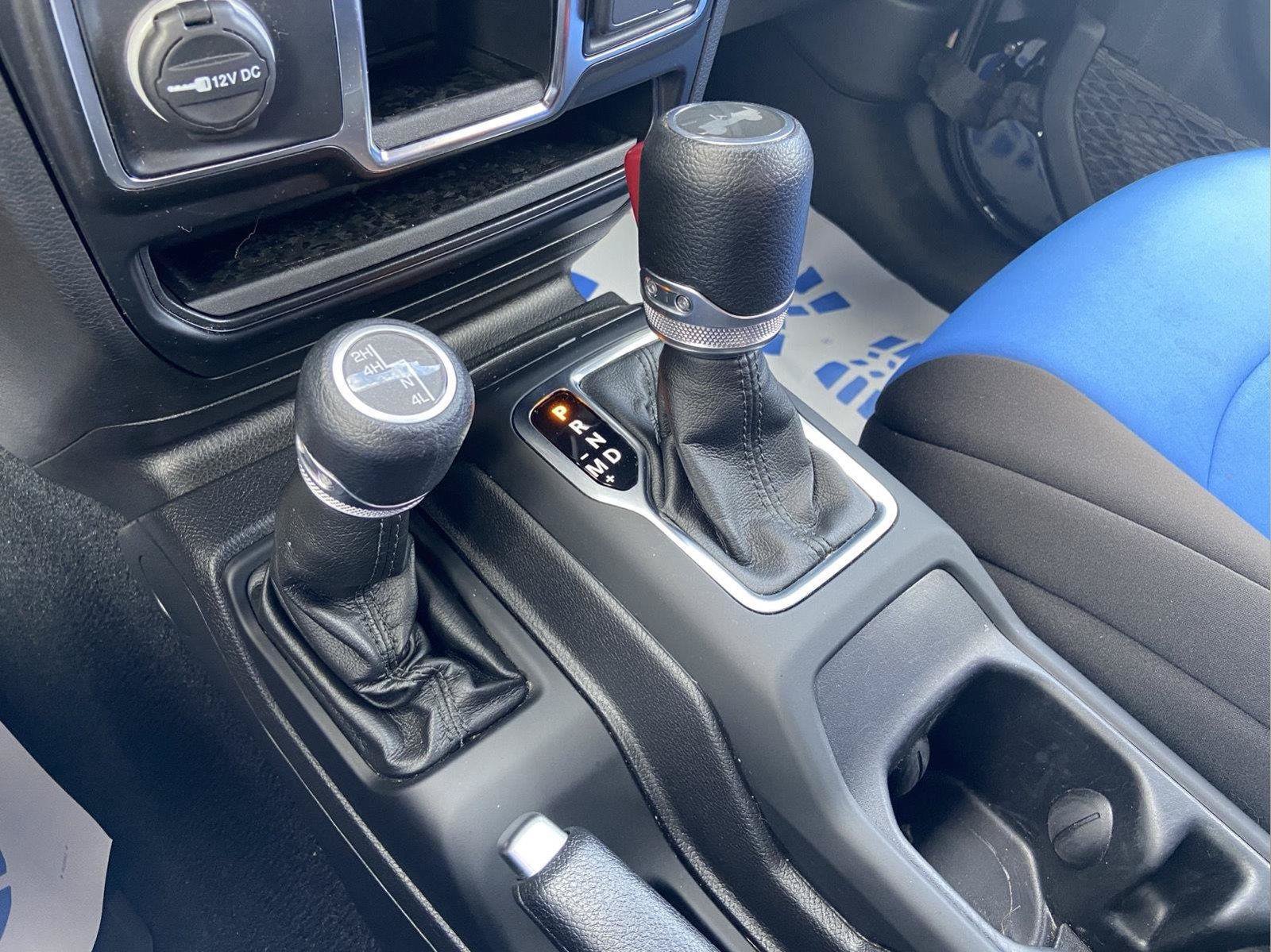 Used 2022 Jeep Wrangler Sport AWD/4WD image 26