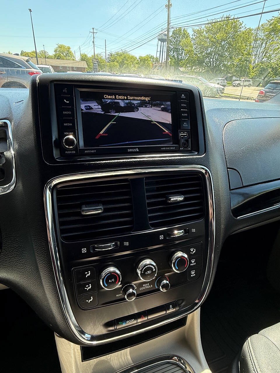 Used 2017 Dodge Grand Caravan SXT FWD image 32