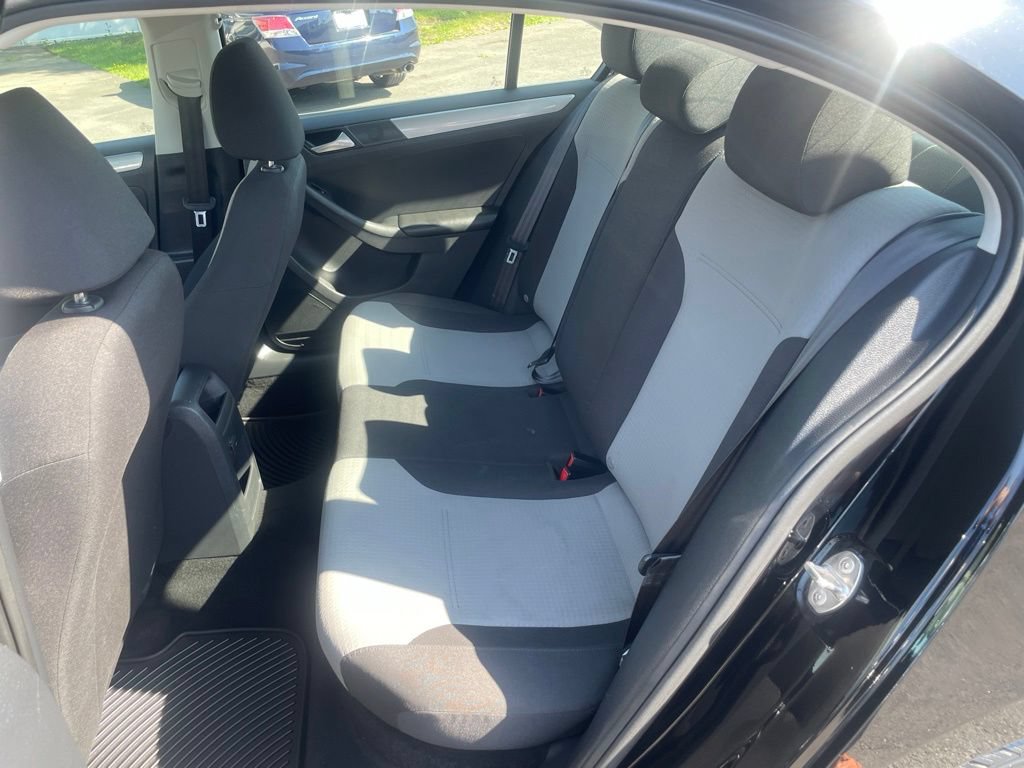 Used 2017 Volkswagen Jetta S w/ Jetta S Cold Weather Package FWD image 16