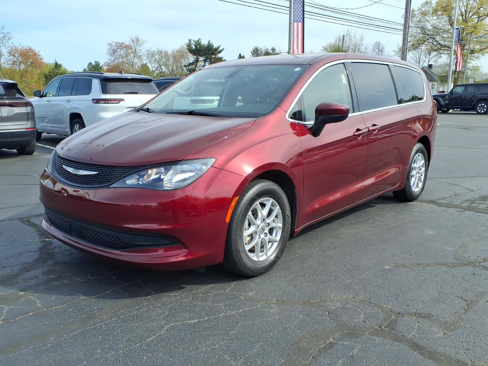 Certified 2022 Chrysler Voyager LX FWD image 3