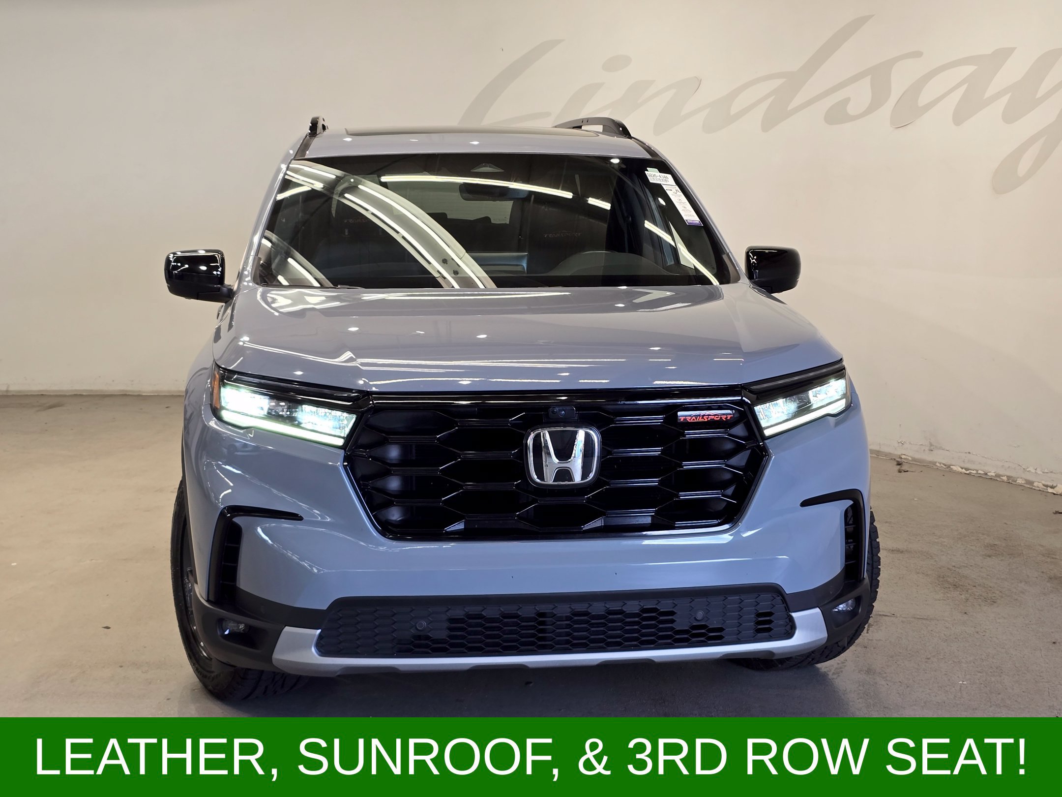 Used 2025 Honda Pilot TrailSport image 2