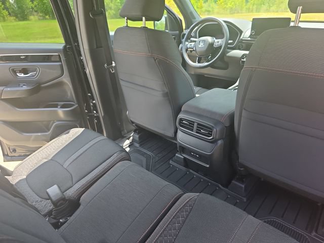 Used 2025 Honda Pilot Sport image 12