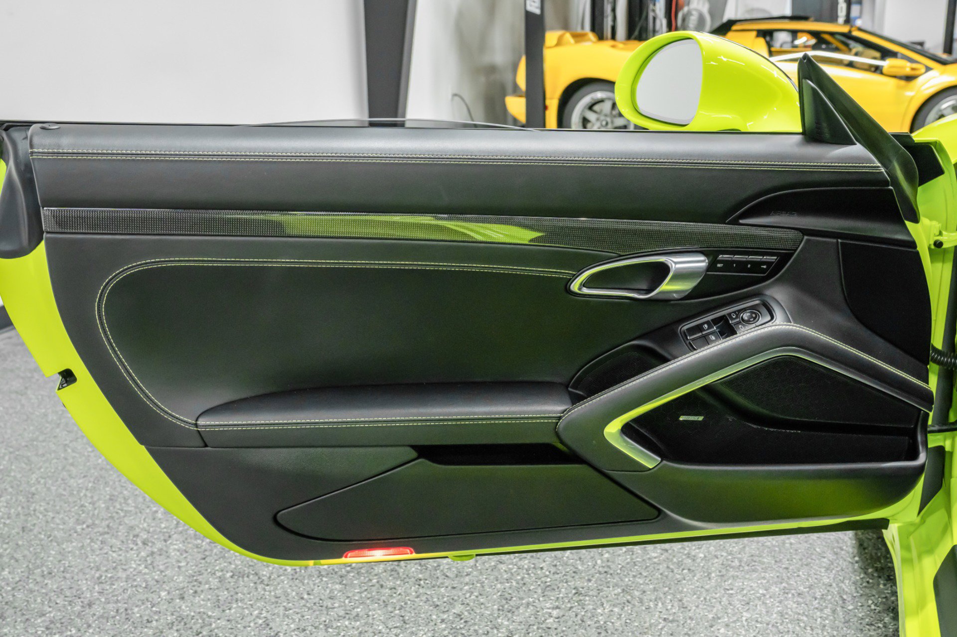 Used 2018 Porsche 911 Targa 4 GTS image 33