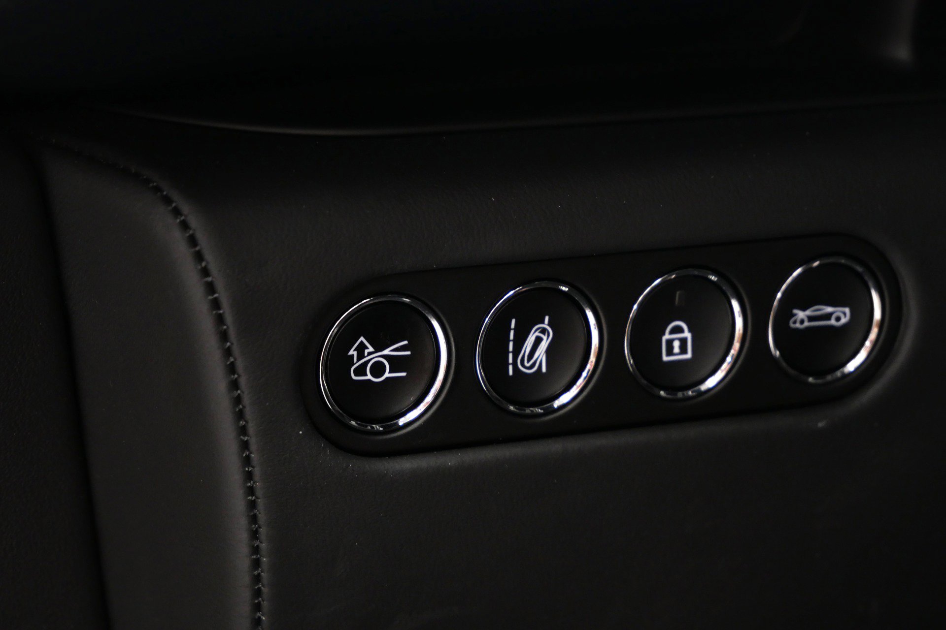 Used 2024 McLaren Artura image 27