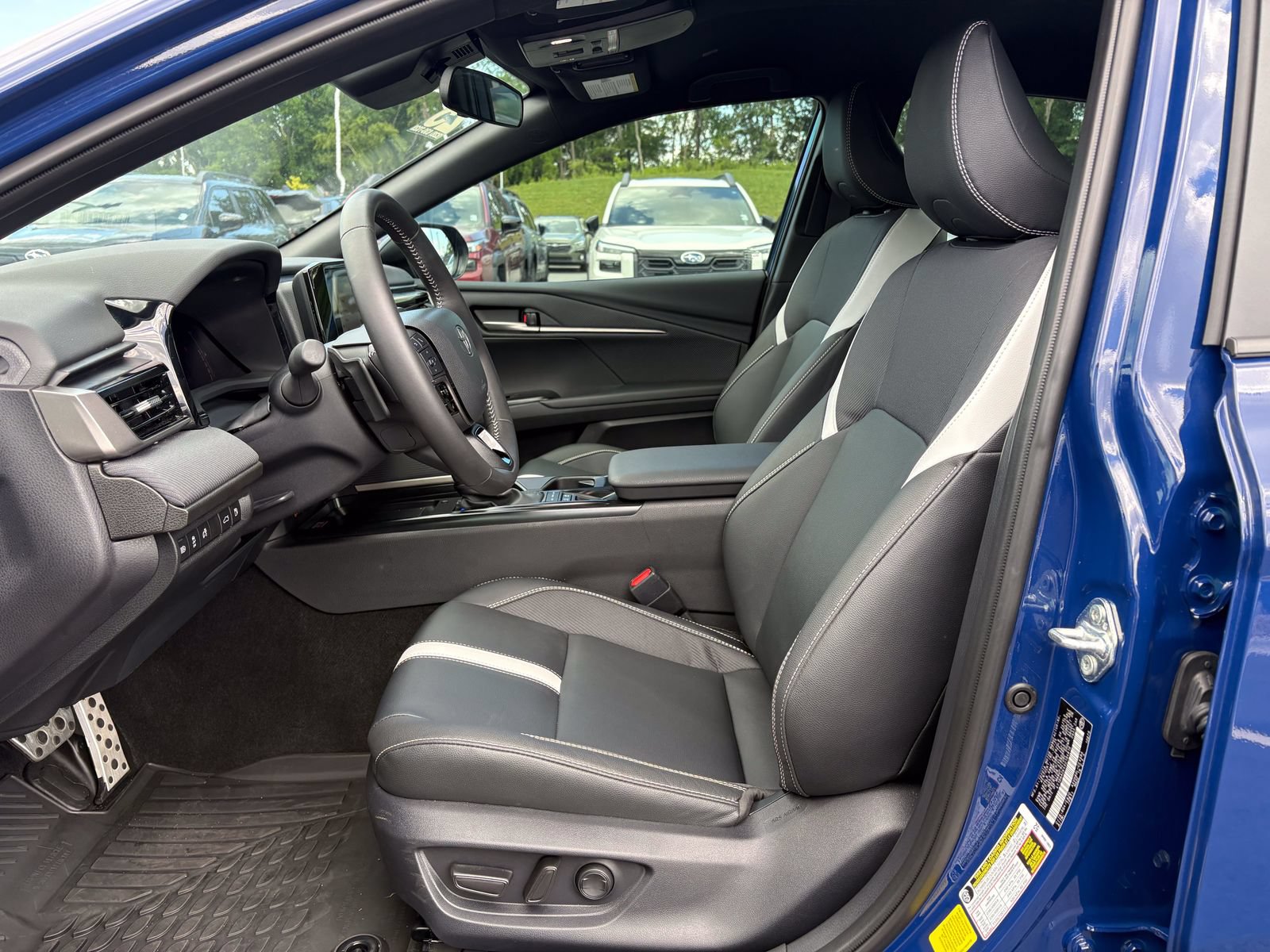 Used 2025 Toyota Camry SE FWD image 26
