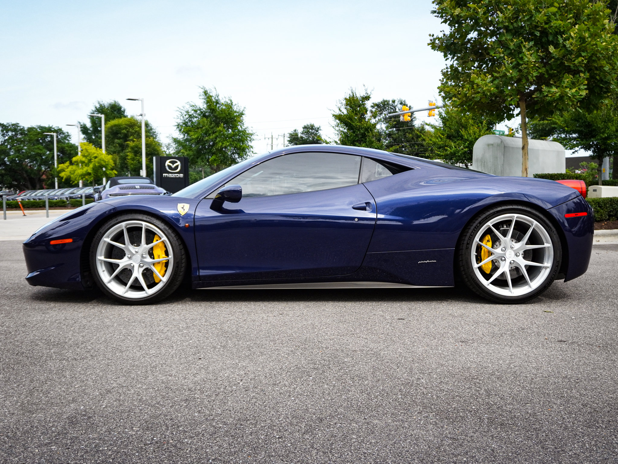 Used 2013 Ferrari 458 Italia Coupe RWD image 8