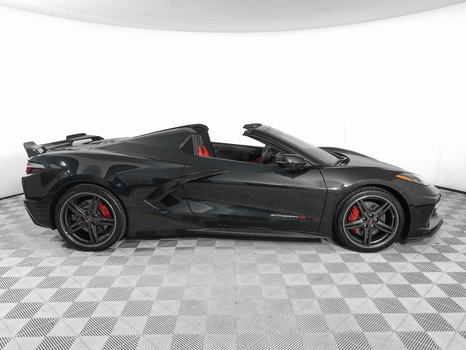 Used 2024 Chevrolet Corvette Stingray Premium Conv w/ Z51 Performance Package image 5