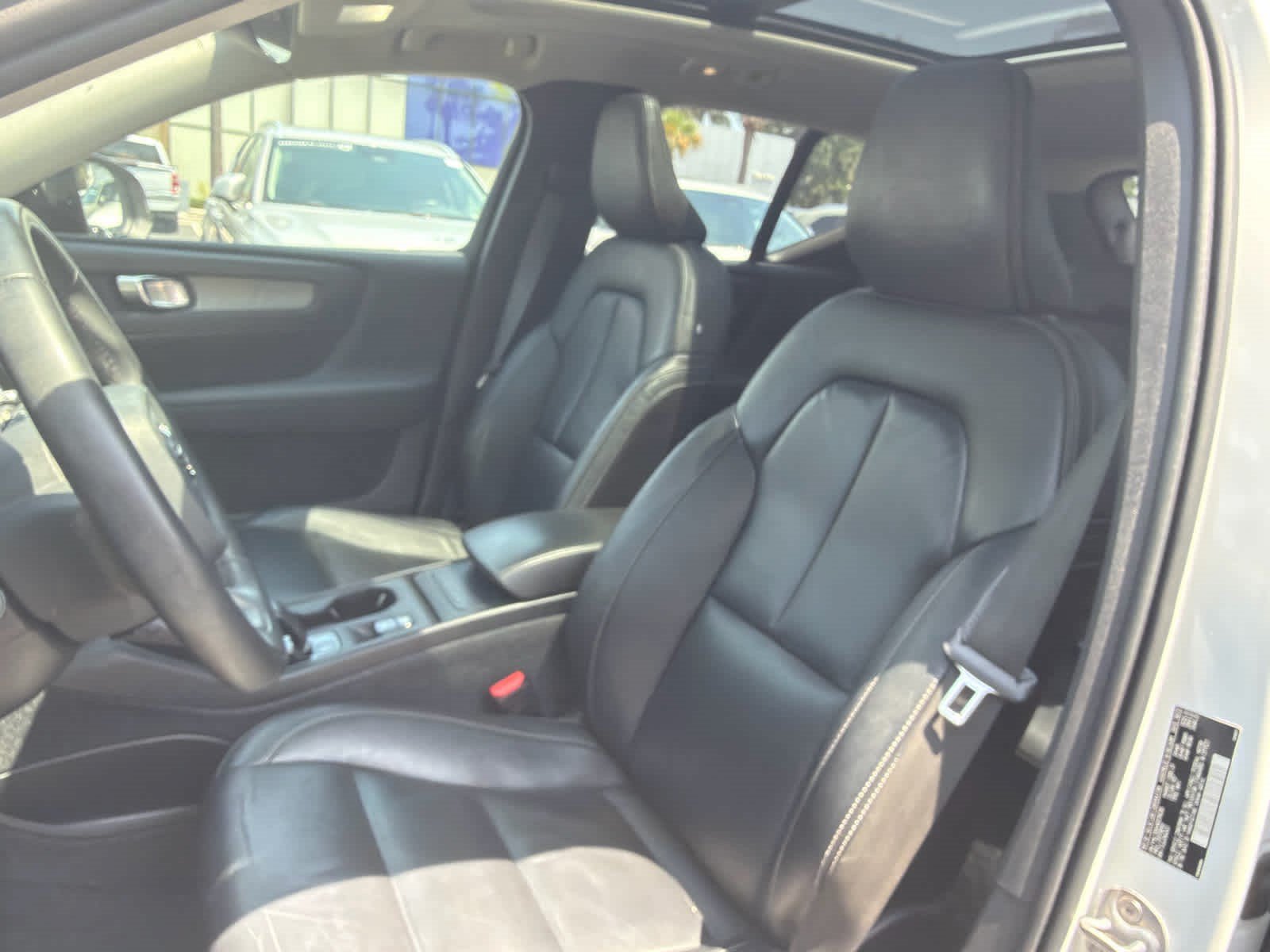 Used 2024 Volvo XC40 B5 Core AWD/4WD image 27