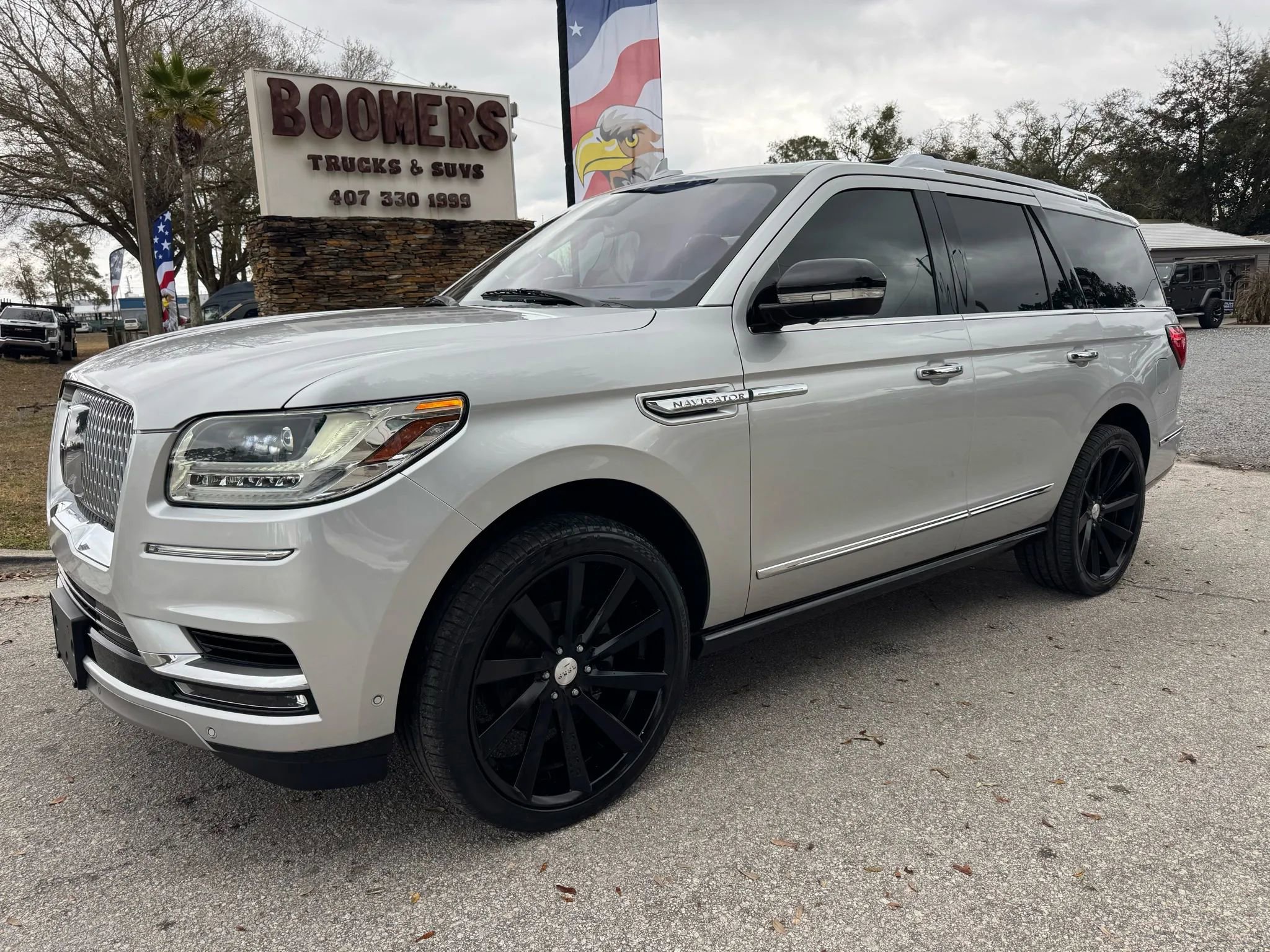 Used 2018 Lincoln Navigator Select w/ Technology Package AWD/4WD image 1
