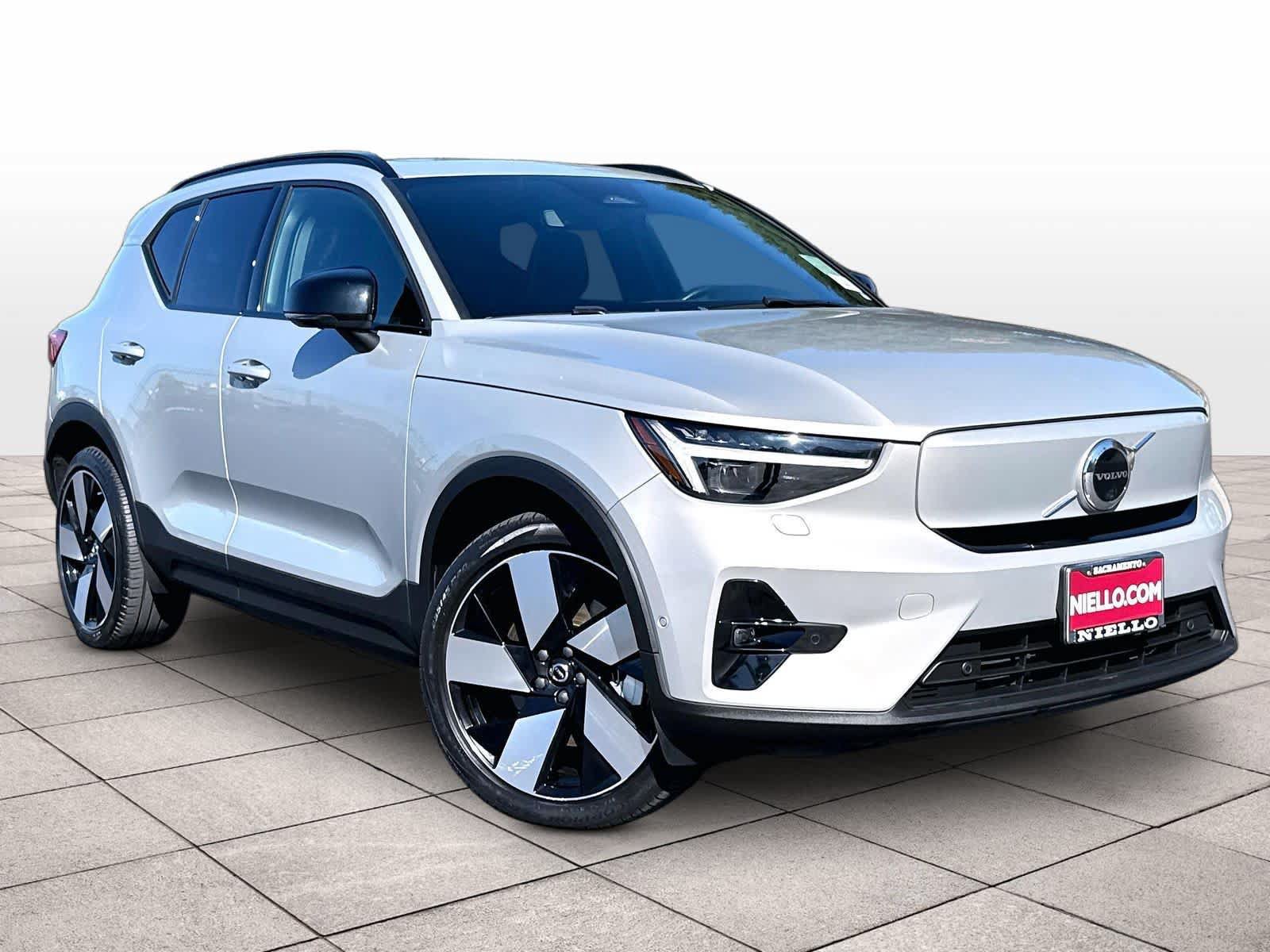 Used 2023 Volvo XC40 Recharge Ultimate AWD/4WD image 2