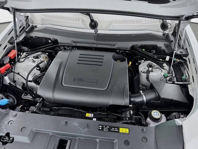 Used 2026 Land Rover Defender 110 S image 32