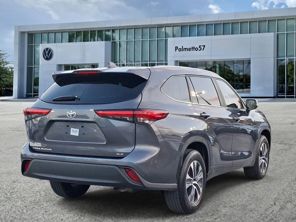 Used 2023 Toyota Highlander XLE FWD image 6