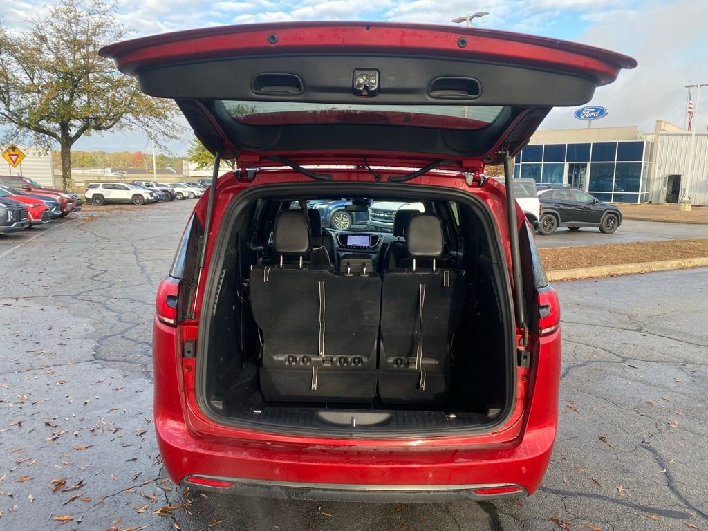 Used 2025 Chrysler Pacifica Limited image 9