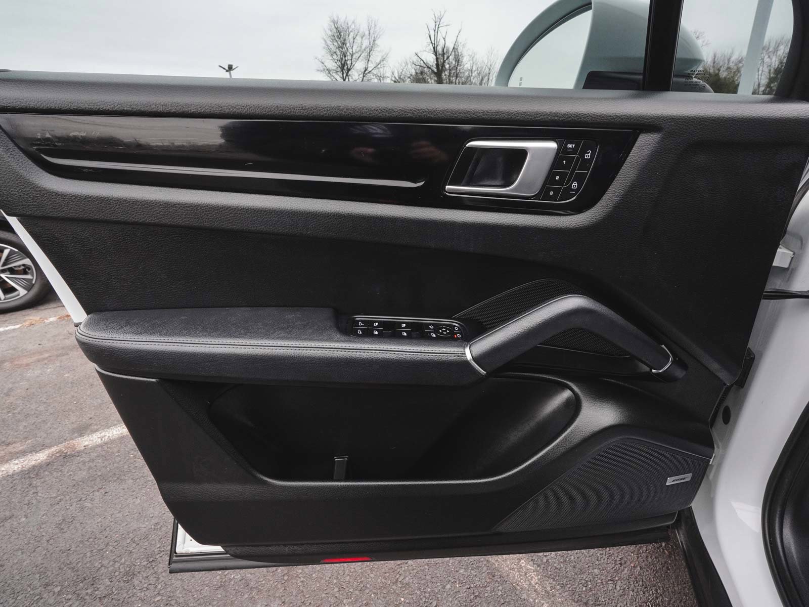 Used 2023 Porsche Cayenne w/ Premium Package image 10