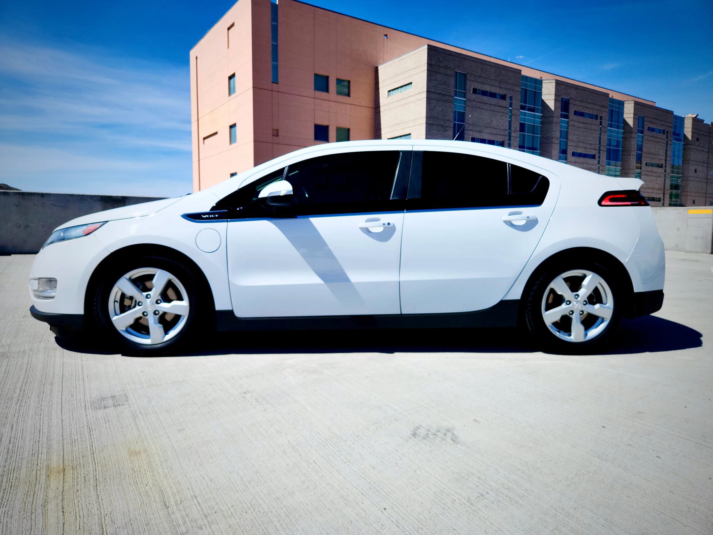 Used 2013 Chevrolet Volt Premium w/ Premium Trim Package image 2
