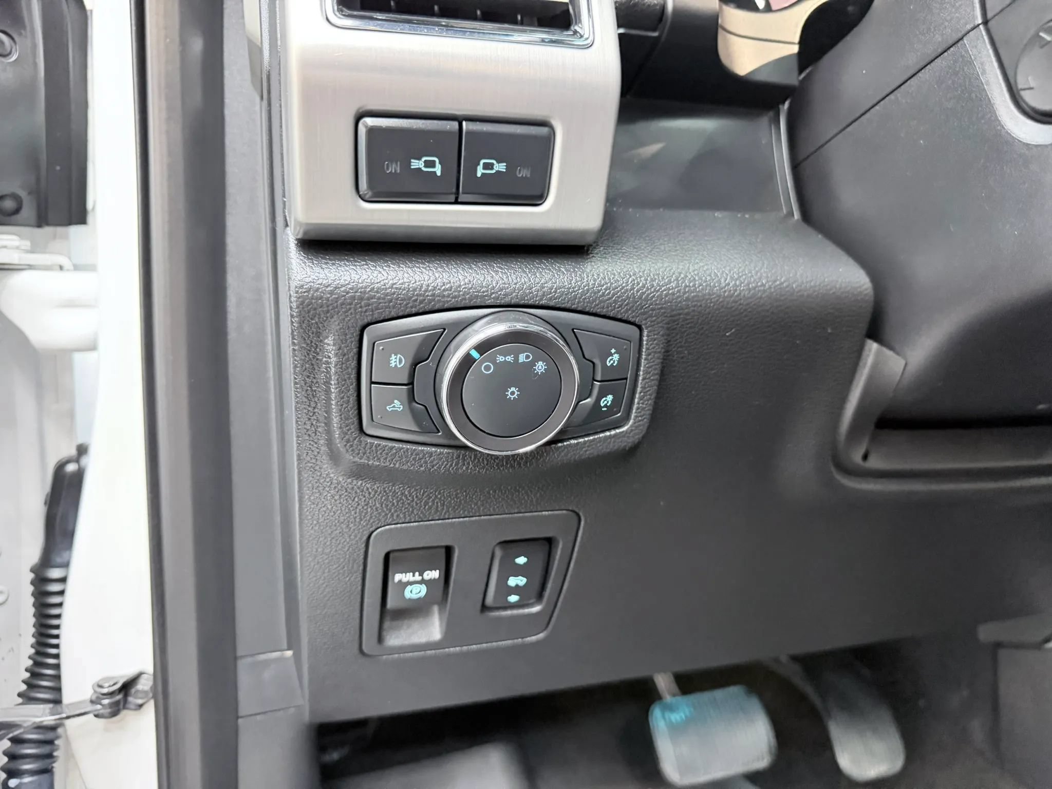 Used 2018 Ford F150 Platinum w/ Equipment Group 701A Luxury AWD/4WD image 15