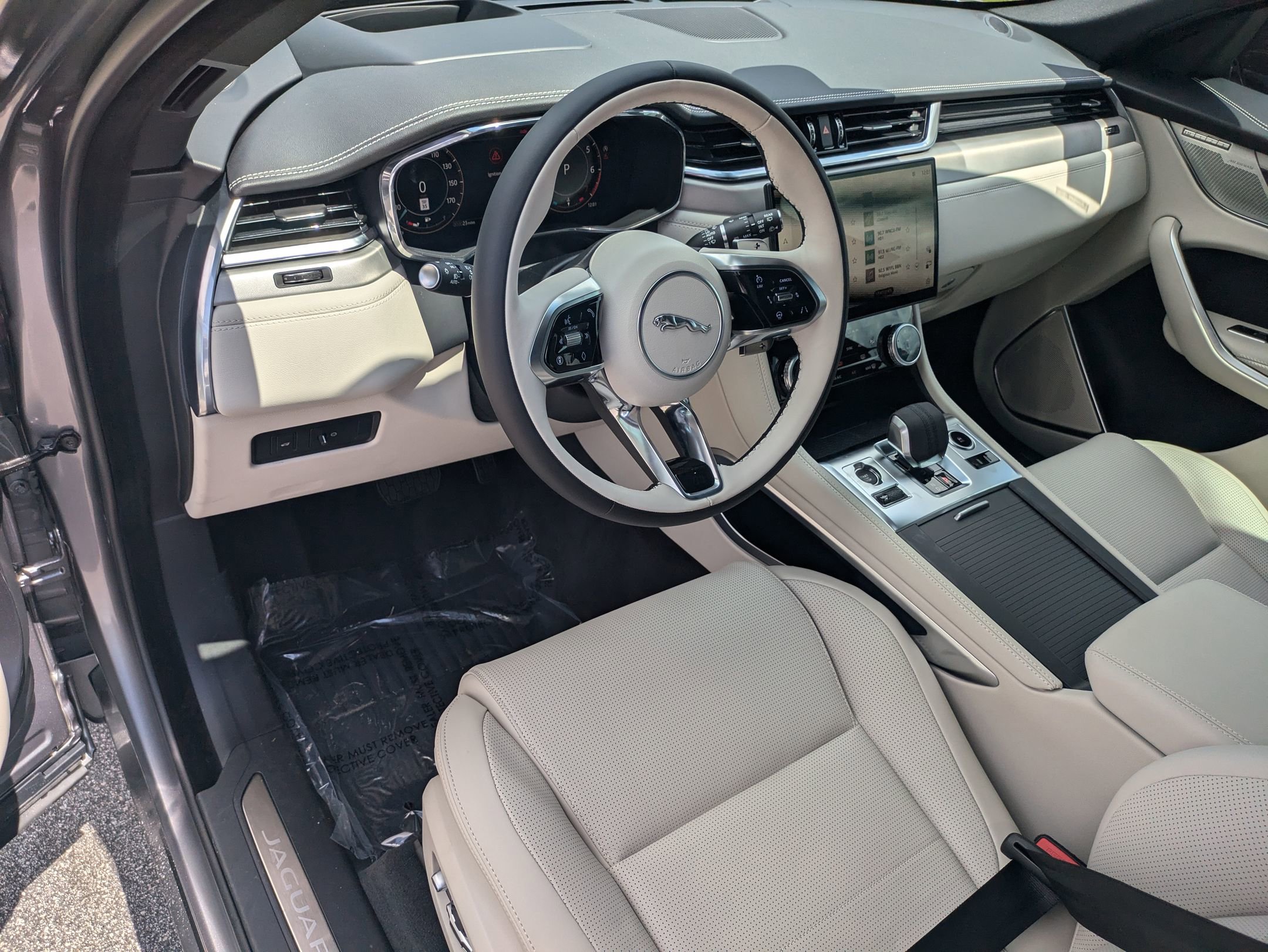 New 2026 Jaguar F-PACE R-Dynamic S image 9