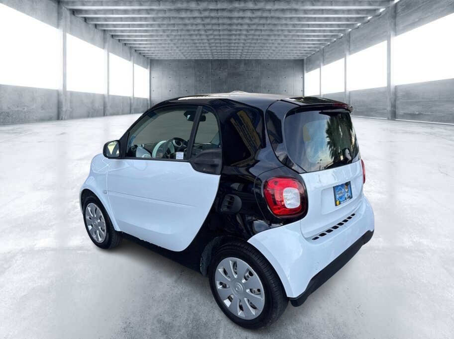 Used 2016 smart fortwo passion image 4