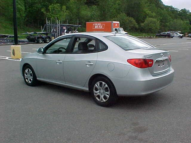 Used 2010 Hyundai Elantra GLS image 7