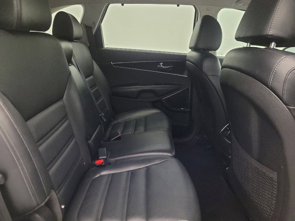 Used 2019 Kia Sorento SX image 19