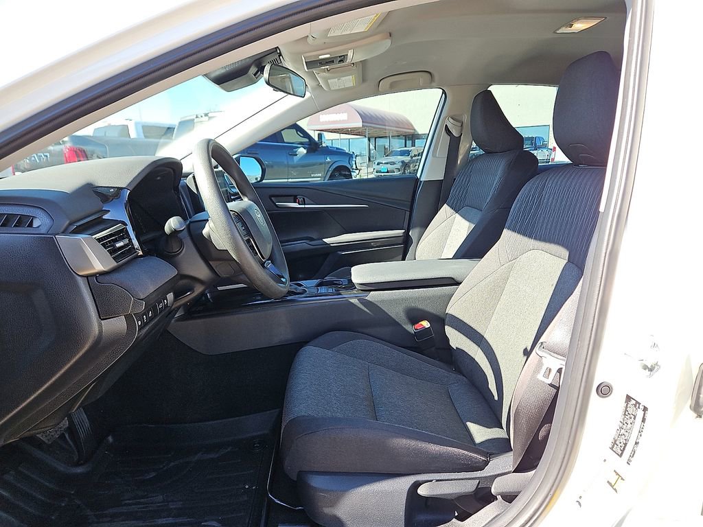 Used 2025 Toyota Camry LE image 10