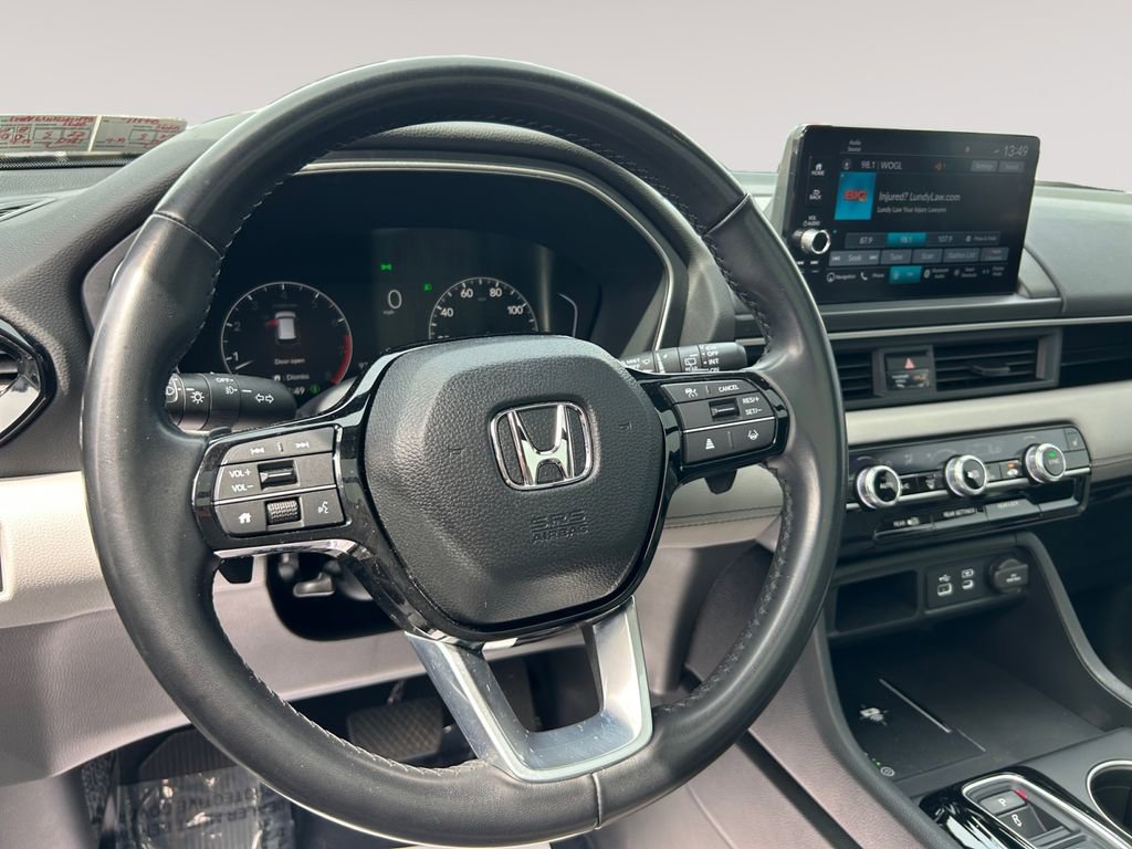 Used 2025 Honda Pilot Touring image 12