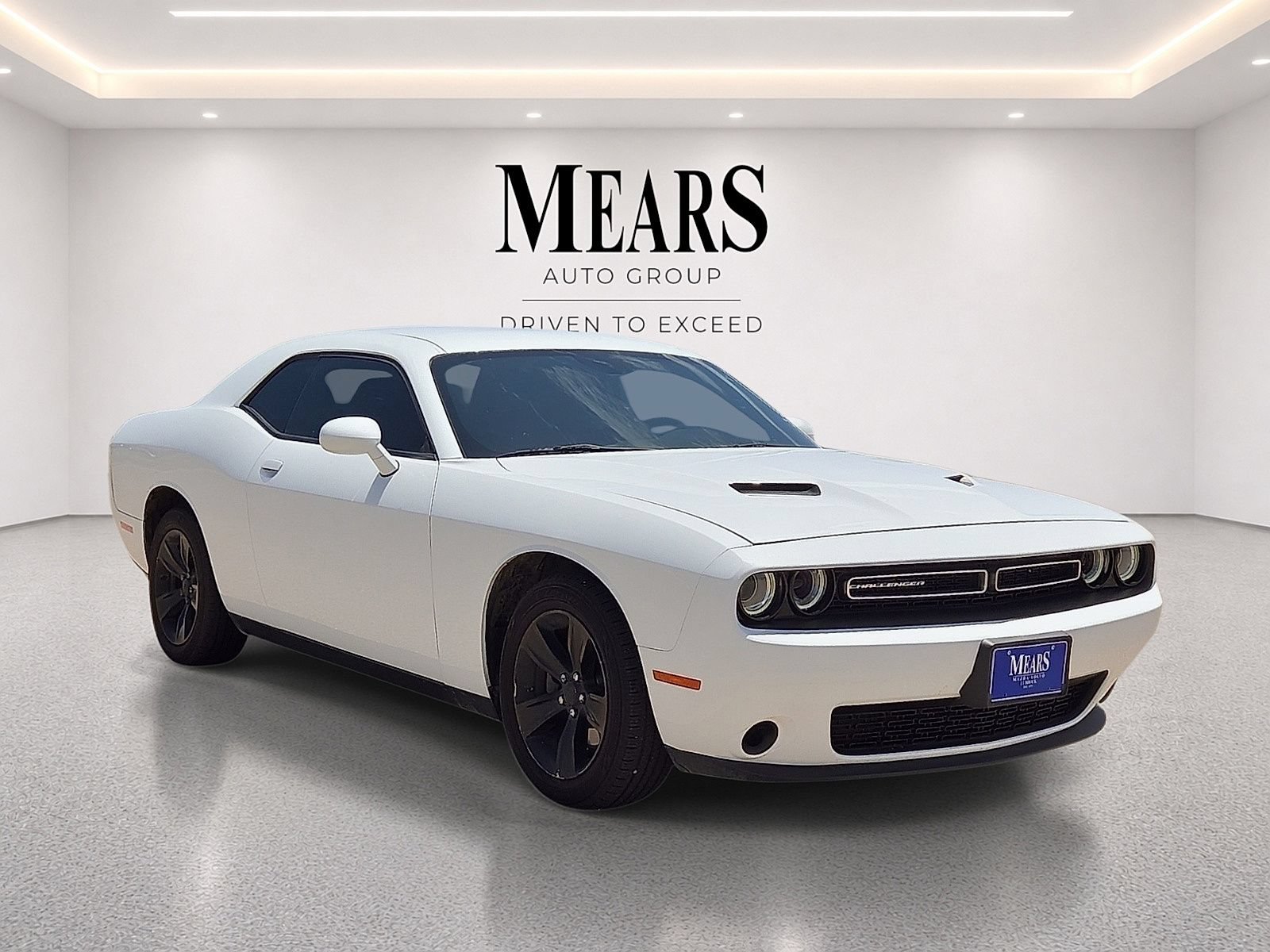Used 2016 Dodge Challenger SXT RWD image 7