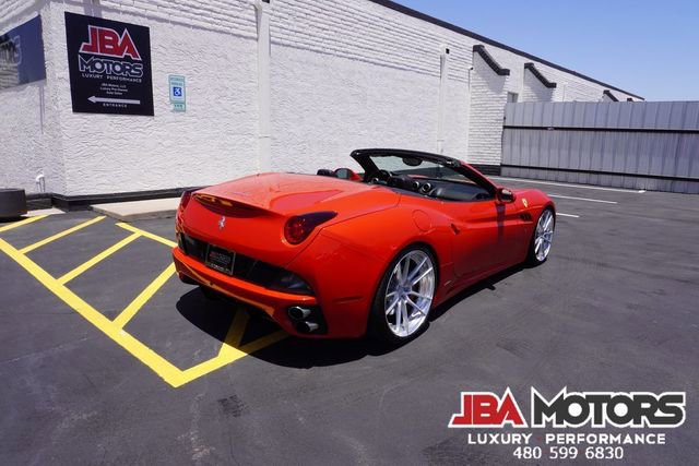 Used 2014 Ferrari California RWD image 27