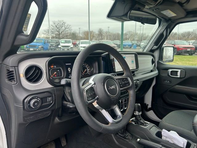 Used 2024 Jeep Wrangler Sahara image 12