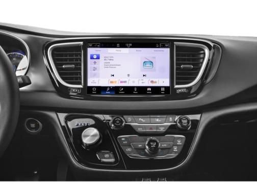 Used 2025 Chrysler Voyager LX FWD image 10