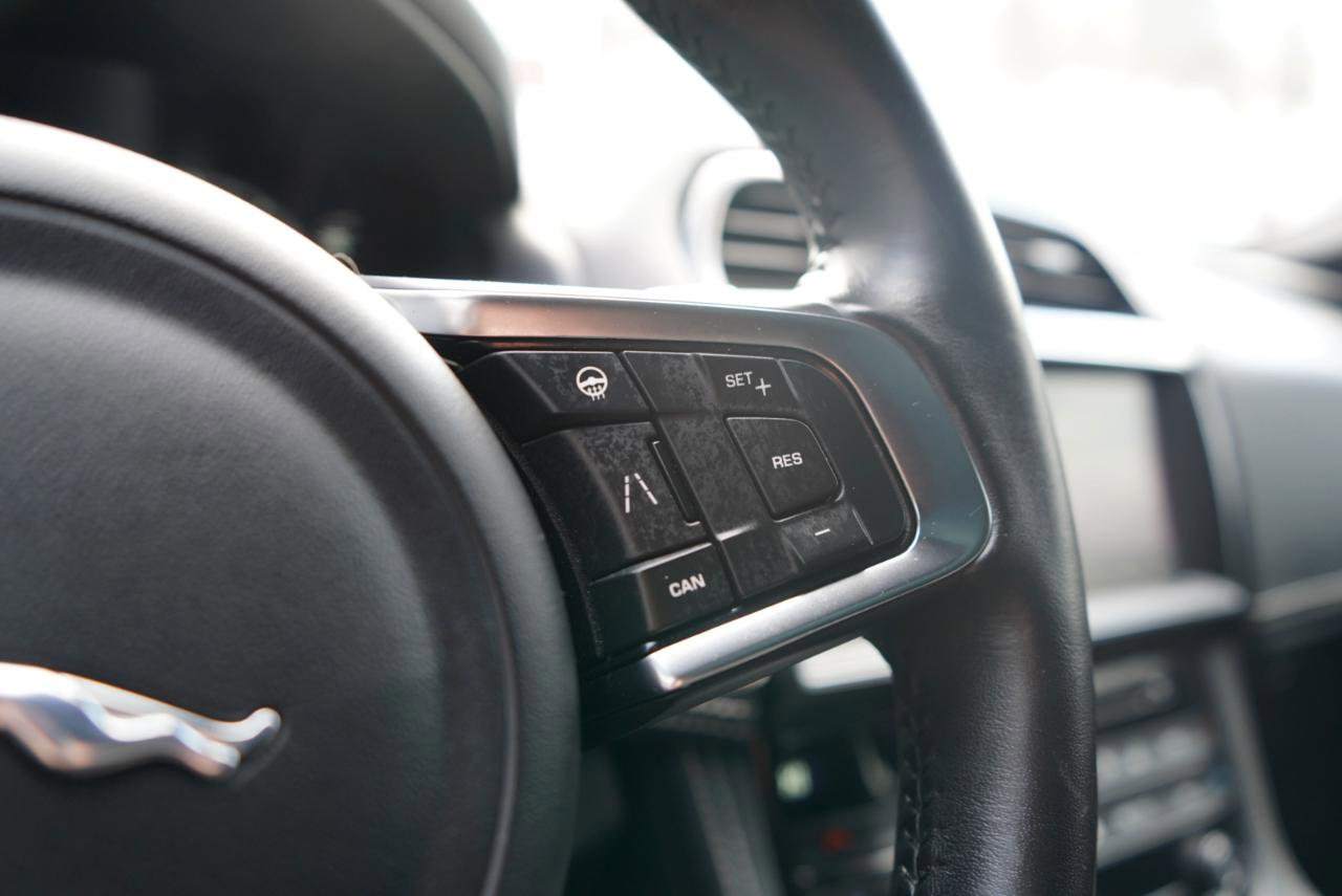 Used 2019 Jaguar F-PACE R-Sport image 37