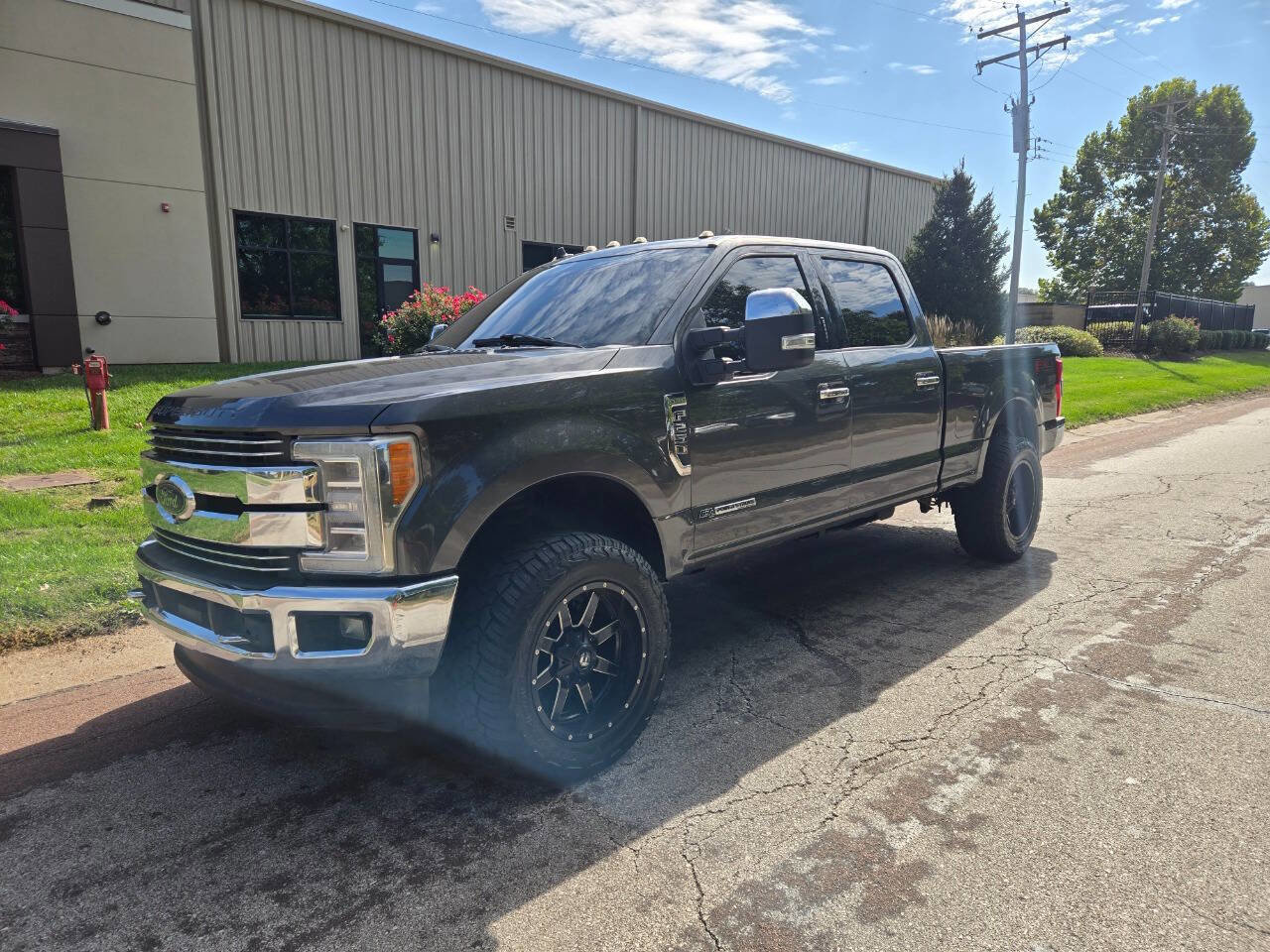 Used 2019 Ford F250 Lariat w/ Lariat Ultimate Package image 2