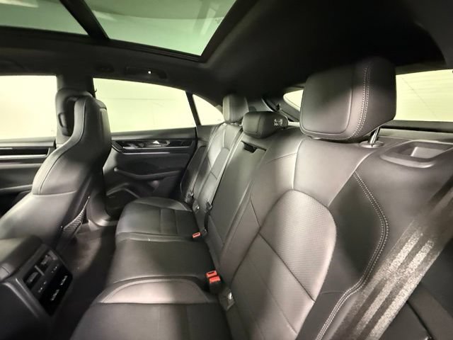 Used 2025 Porsche Macan 4S Electric AWD/4WD image 27