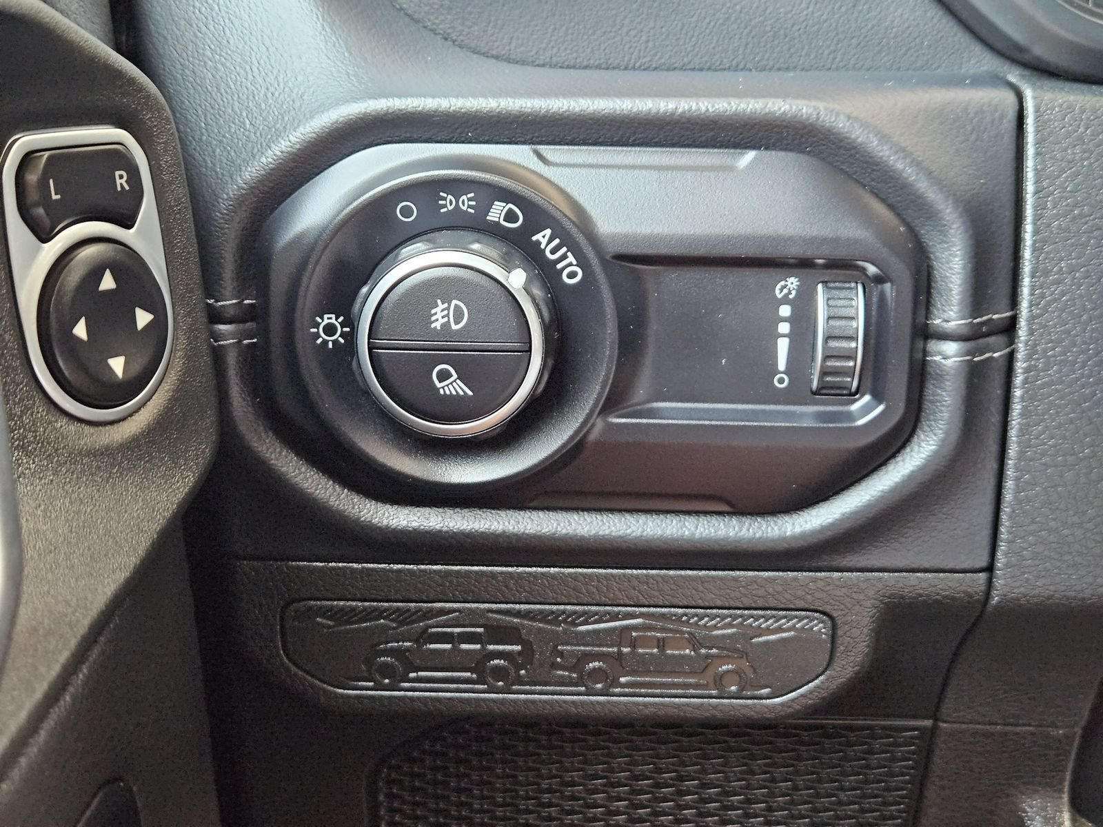 Used 2024 Jeep Gladiator Sport AWD/4WD image 24
