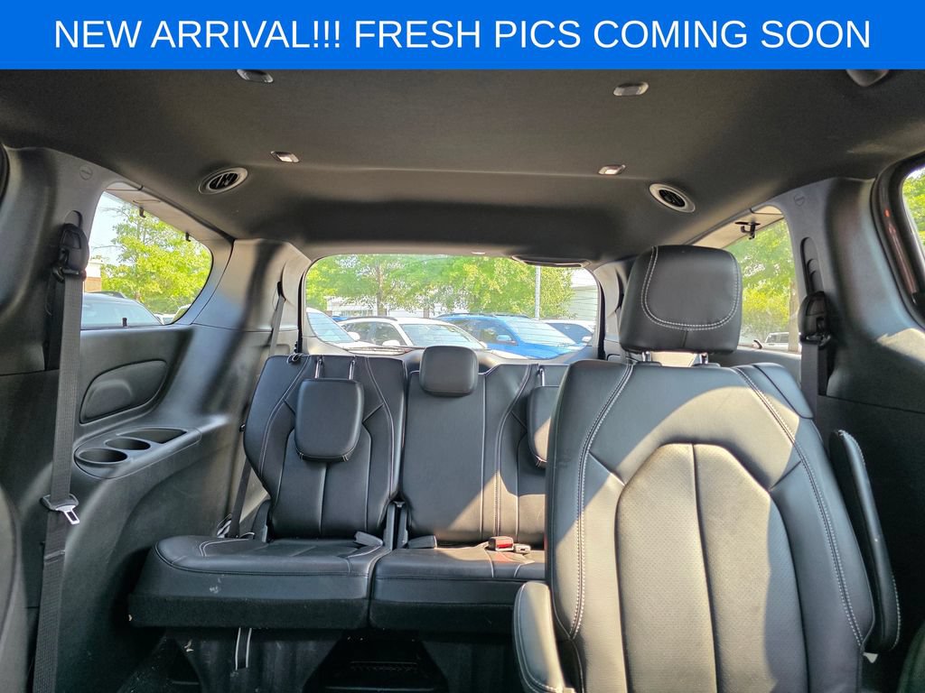 Used 2022 Chrysler Pacifica Touring-L w/ S Appearance Package FWD image 13