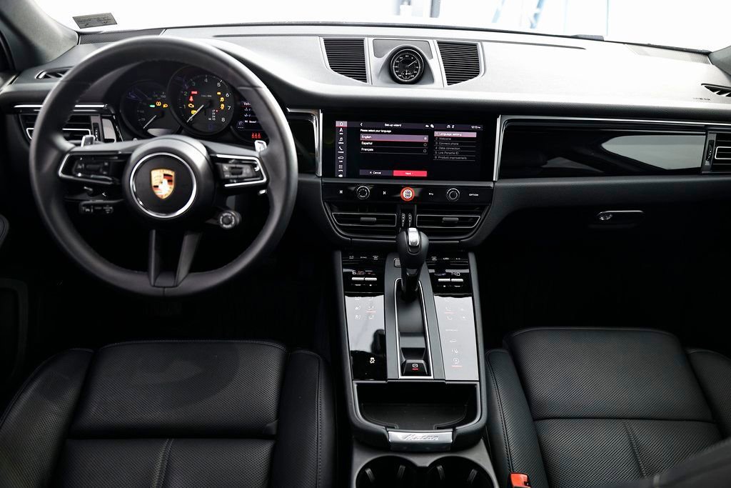 Certified 2025 Porsche Macan image 27