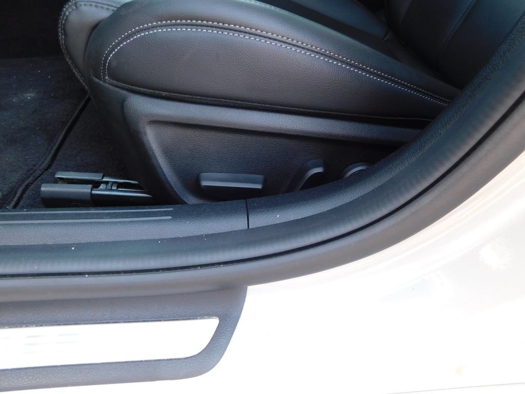 Used 2025 Genesis G70 2.5T AWD/4WD image 13