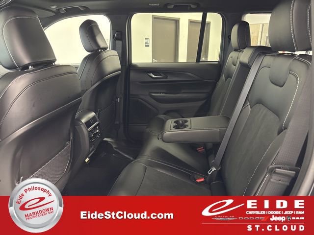 New 2025 Jeep Grand Cherokee Altitude image 23