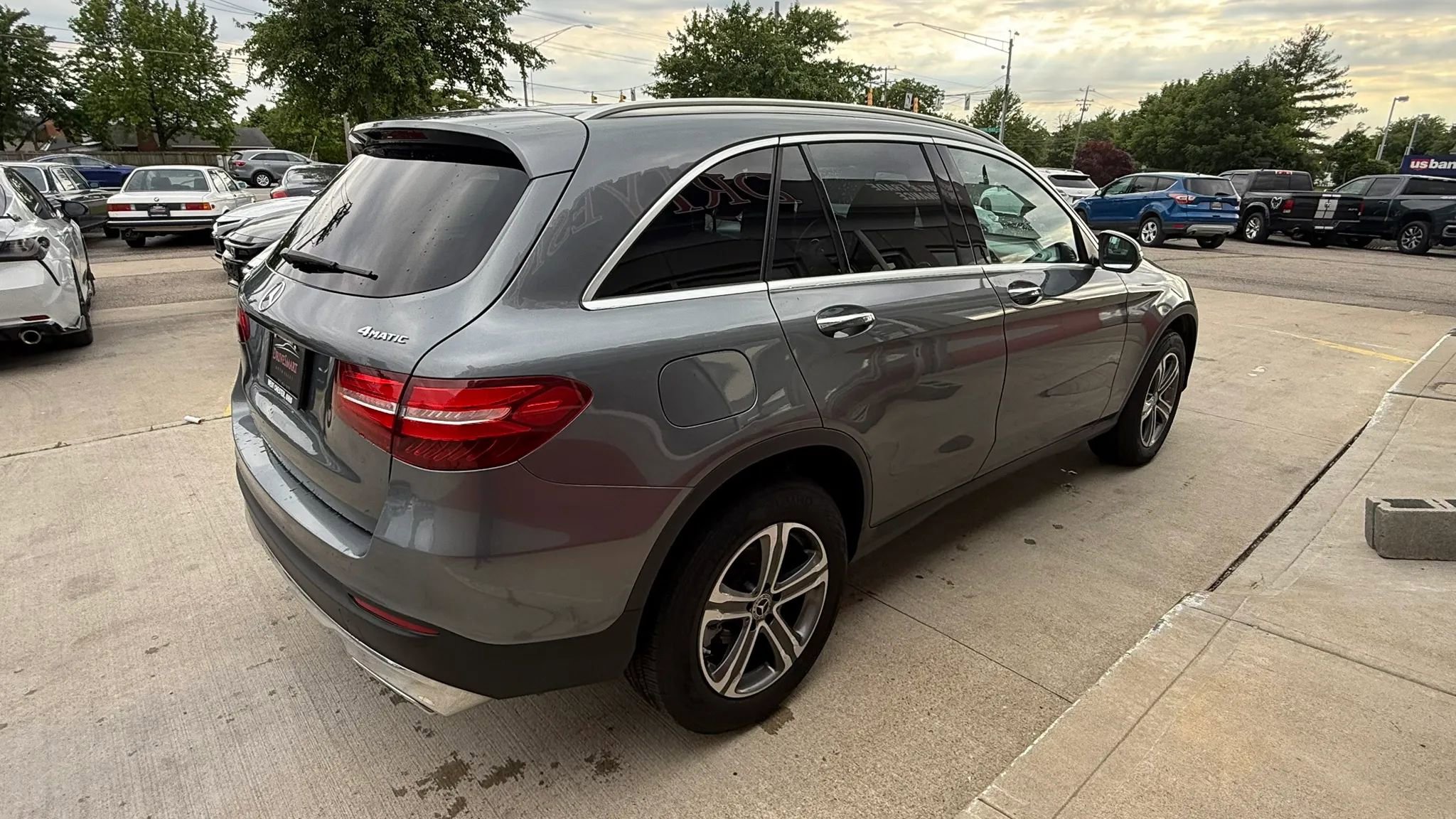 Used 2019 Mercedes-Benz GLC 300 4MATIC image 3