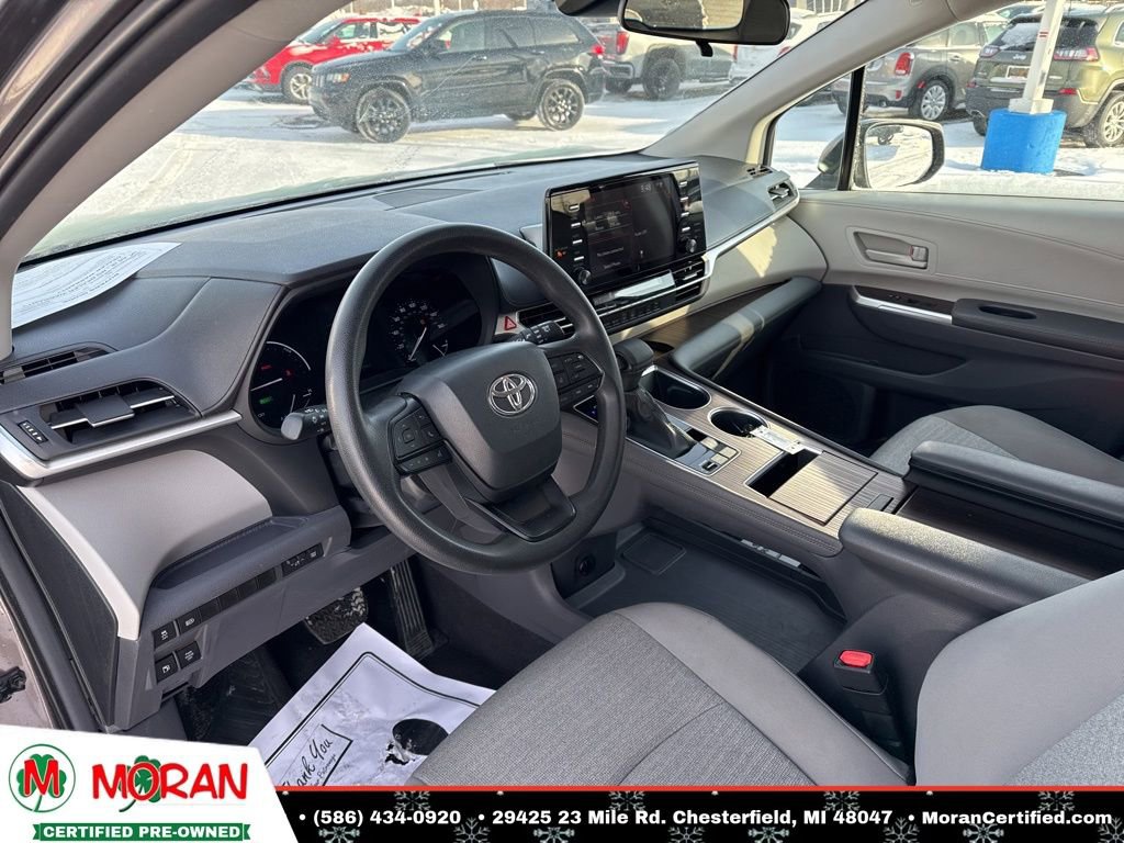 Used 2024 Toyota Sienna LE image 12